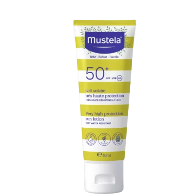 МУСТЕЛА Слънцезащитен Лосион за лице SPF 50+ 40мл Слънцезащитен лосион не съдържа аромати и е специално създаден за деликатната кожа на бебетата и децата. Специалната фотозащитна система предпазва от вредното влияние на UVA и UVB лъчи и е устойчива на водата и пясъка. За лице и тяло. МУСТЕЛА Слънцезащитен Лосион е с много висока защита за бебета и деца • SPF 50 срещу UVB и UVA. • Много устойчива на солена и хлорирана вода формула. • Формула устойчива на пясък. Клинично доказана отлична поносимост: • Подходящ за предпазване от слънцето на всеки тип кожа, включително атопична или чувствителна и нетолерантна към слънцето кожа. Този слънцезащитен лосион с много висока слънчева защита за лице и тяло: • Оставя защитен филм върху кожата: 98%. • Поддържа кожата мека, еластична и добре хидратирана и след излагане на слънце. 98%. Клинично проучване проведено под дерматологичен и педиатричен контрол с 64 новородени, бебета и деца (13 от тях с чувствителна и 13 с атопична кожа), повече от 21 дни (метод на самооценка). За да поддържате високо ниво на слънчева защита нанасяйте лосиона обилно и равномерно по кожата на детето преди излагане на слънце. Подновявайте върху подсушена кожа на всеки 2 часа или след всяко излизане от водата, а също и при изпотяване. Не излагайте бебетата и децата на директна слънчева светлина. Избягвайте директен контакт на продукта с очите. За лице и тяло. БЕЗОПАСЕН ЗА БЕБЕТА И ДЕЦА: • Тестван от дерматолози • Отлична поносимост от кожата • Подходящ за употреба от деня на раждането, в случаите когато излагането на слънце е неизбежно. Съдържание: • Органични защитни филтри, специално подбрани поради тяхната отлична поносимост. • UV филтри, в съответствие с регулациите на Хавай за опазване на океанските корали. • Захари от авокадо: патентована натурална съставка, подсилва кожната бариера и съхранява кожните стволови клетки. • Без аромат. Производител LABOR EXPANSCIENCE Продуктите на Mustela съдържат уникални иновативни формули с високо съдържание на натурални съставки, които нежно почистват, успокояват, хидратират и омекотяват. Всички продукти са хипоалергенни: не съдържат каквито и да било дразнещи субстанции и са специално разработени да свеждат до минимум риска от алергични реакции. Избирайки Мустела избирате продукт, който е безопасен и ефикасен и той ще остане такъв от първия до последния път, когато сте го ползвали. Мустела предлага иновативни продукти повече от 60 години. Те съхраняват и предпазват здравето на най-деликатната кожа на новородените, бебета, деца, както и на родилки и бременни жени.Техните продукти са с над 90% естествени съставки. Техните продукти се предлагат в над 100 страни по целия свят и са предпочитани от много жени и родители. Разгледайте повече на mustela.bg