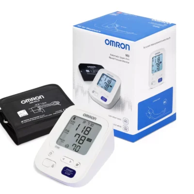 Omron M3 Aпарат за кръвно налягане Автоматичeн апарат за кръвно налягане над лакът OMRON OMRON M3 NEW Оптимални технологии за точни резултати в домашни условия. Функционален лесен за поставяне мек маншет, подходящ за размер на обиколка на ръката над лакът от 22-42 см Памет 2х60 измервания за двама потребители с час и дата Индикатор за правилно поставен маншет Индикатор за движение на тялото Скала и индикатори за ниво на кръвното налягане Открива неравномерна сърдечна дейност (аритмия) Функция за осредняване на последните 3 измервания Omron Healthcare помага на хората да живеят по-свободен и по-пълноценен живот. В областта на клинично доказаното и иновативно медицинско оборудване за здравен мониторинг  Omron Healthcare са световен лидер. Те са на първо място в цифровите апарати за кръвно налягане. С техните 200 милиона продадени апарата за кръвно налягане. Omron помагат на хората да лекуват и управляват своите медицински състояния ефективно. Техните продукти са създадени с най-новите технологии, осигуряващи максимална точност и прецизност.Omron M3 Aпарат за кръвно налягане Мисията на Omron? Седалището на Omron е в Киото, Япония. Тяхната мисия е да помагат за реализирането на здравословен и спокоен живот. Доказателсто за следването на тяхната мисия са именно иновативните продукти на Omron. Иновативни продукти подходящи за всеки дом Omron предлагат широка гама продукти. Те включват апарати за кръвно налягане,  термометри, инхалатори, електронни везни и други. Екологични и устойчиви практики Бранда е посветен на запазване на екологичната устойчивост на компания. Те използват екологично чисти материали и се стремят да намалят въглеродния си отпечатък.Omron M3 Aпарат за кръвно налягане Погрижете се за вашето здраве от рано и разгледайте разнообразната гама продукти на Omron  в нашия онлайн магазин aptekata.online ЧЕСТО ЗАДАВАНИ ВЪПРОСИ Как да избера правилния апарат за кръвно налягане на Omron? При избирането на правилния на апарат за кръвно налягане е важно да се консултирате със здравен специалист и да изберете модел, който да отговаря на вашите нужди и предпочитания. Omron предлага разнообразие от модели, включително модели за горна и долна ръка. Каква е точността на апаратите за кръвно налягане на Omron? Апаратите за кръвно налягане на Omron са клинично доказани и осигуряват висока точност Много от тях са одобрени от здравни организации по целия свят. Мога ли да използвам продуктите на Omron, ако имам специфични здравословни състояния? Да, Omron предлагат продукти, които са подходящи за хора с различни здравословни състояния. Винаги се консултирайте с лекар преди да използвате нов медицински уред. Omron M3 Aпарат за кръвно налягане Какви са гаранционните условия на продуктите на Omron? Omron предлага различни гаранционни условия в зависимост от продукта. Обикновено гаранцията покрива производствени дефекти и предоставя сервизна поддръжка. Omron M3 Aпарат за кръвно налягане Къде мога да закупя продуктите на Omron? Можете да закупите продуктите на Omron от лицензирани магазини и аптеки, както и онлайн в различни платформи, включително в нашия онлайн магазин aptekata.online.