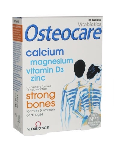 Ostepcare Original - Vitabiotics   Балансирана формула с Магнезий за здраво сърце Калцият в Osteocare® е идеално балансиран с Магнезий. Калция винага трябва да се доставя в организма заедно с магнезий и витамин D. Съотношението магнезий/калций в организма е от жизнено значение, защото магнезия е важен за невропроводимостта и движението на сърдечния мускул.Ostepcare Original Науката за здрава костна система Номер едно калциева хранителна добавка във Великобритания, Osteocare® Оригинални таблети e разработена от водещи лекари и фармацевти. Отлично балансираната формула набавя богата наличност на Калций заедно с други съставки, за да поддъражат здрави вашите кости и зъби, както и здраво вaшето сърце, мускули и нерви. Формулата съдържа Калций и Магнезий, играещи важна роля в изграждането на костите, заедно с витамин D и Цинк.Ostepcare Original   С витамин D (в препоръчваната D3 форма) Витамин D допринася за нормалния растеж на костите помагайки на костите да абсорбират калция. Той е отговорен и за минерализацията на костите и произвеждането на хормоните, които поддържат здравословни нива на калций и фосфор в костите и кръвоносните съдове.Ostepcare Original Osteocare®съдържа препоръчваната D3 форма на витамин D, познат като холикалциферол, което е формата на витамин D, която се произвежда под въздействието на слънчевите лъчи (UVB ултравиолетова радиация) върху холестерол-съдържащите молекули съществуващи в кожата. Витамин D3 е предпочитаната форма на витамин D, защото това е специфичната форма, която се изгражда в човешкото тяло.Ostepcare Original Ostepcare Original също така съдържа Цинк Цинка помага срещу постоянното разграждане на костите и поддържа здрави мускулите и нервите.   Калция е важен за всеки човек Подсигурявайки необходимото количество калций е жизнено важно за мъже и жени от всяка възраст, защото проучванията показват, че здравословните практики в началната възраст на човек, включващо приемането на необходимото количество калций и съпътстващи елементи, допринася за по-голямата сила на костите и оптимална костна минерализация. Максималната костна маса достигана през детството и по- нататъшното израстване е призната за особено важен фактор при поддържането на здравината на костите през целия живот.Ostepcare Original   Калция е жизнено важен за възрастните жени И двата пола губят от своята костна маса по време на своя живот, но след менопаузата жените обикновено губят костна маса много по- бързо от мъжете.Ostepcare Original Жените, намиращи се в след менопаузален период рискуват загубата на костна маса поради три причини: - Съдържанието на костен минерал при жените е в по- ниско ниво от мъжете. - Приемането на калций с хранителния режим с годините може да намалява. - Скоростта на загуба на костна маса расте по време на менопауза. Препоръки при приемането на Калций Националната организация по остеопороза във Великобритания препоръчва следните дози за прием на калций в зависимост от пол и възраст:   Възраст/Пол Препоръчителен дневен прием Момчета 11-18 години 1000 mg Момичета 11- 18 години 800 mg Мъже и жени над 19 години 700 mg Бременни 700 mg Кърмещи 700 mg + 550 mg В САЩ завишени дневни дози на прием официално са одобрени както следва: Групи Оптилен дневен прием Мъже   25-65 години 1000 mg Над 65 години 1500 mg Жени   25-50 години 1000 mg Над 50 години 1500 mg Жени над 50 с ХЗТ 1000 mg Жени над 50 1500 mg Жени над 65 години 1500 mg Бременни и кърмещи 1200-1500 mg Посочените нива са само ориентировъчни.   Базиранo на научни изследвания Формулата на Osteocare® е  базирана на последните международни открития върху ролята на добавките за здравето и е плод на  дълги научни проучвания през последните 20 години.Ostepcare Original  Препорачва се за деца и вегетарианци. Лесно поглъщащи се филмирани таблети подходящи и за вегитарианци.   Винаги четете информацията за начина на прием преди използване. Не превишавайте препоръчаната доза. Както и при другите хранителни добавки потърсете съвет от професионалист преди използването. Ако страдате от хранителни алергии консултирайте се с фармацевта или вашия доктор, както и в случай, че страдате от специфично заболяване ( като диабет, хипертония или друго подобно) или приемате медикаменти. Хранителните добавки не са предназначени да лекуват каквата и да е болест.Ostepcare Original Vitabiotics е утвърдена британска компания с дългогодишен опит в разработването на висококачествени хранителни добавки и витамини. Те се отличават с безопасност и ефективност. Техните продукти отговарят на най-високите международни стандарти и се базират на съвременни научни изследвания.Ostepcare Original Vitabiotics е лидер в създаването на иновативни формули, които подпомагат репродуктивното здраве на мъжете и жените. Техните пренатални витамини предлагат важни хранителни вещества, които са от съществено значение за здравето на бъдещите майки и развитието на плода. Продуктите им също така са създадени с оглед на нуждите на костната система и зрението, като осигуряват подкрепа за поддържане на здравето на костите и доброто зрение в напреднала възраст.Ostepcare Original Компанията е известна и с витаминните комплекси, предназначени за активни хора. Независимо дали сте спортист или водите активен начин на живот, тези добавки спомагат за повишаване на енергията, издръжливостта и възстановяването след физически натоварвания. Vitabiotics предлага решения за здравословен и балансиран начин на живот, които отговарят на нуждите на различни възрастови и физиологични групи.Ostepcare Original Защо да изберете Аптеката Oнлайн? В Аптеката Онлайн може да се насладите на богата гама от медикаменти, хранителни добавки и други здравни продукти. Включително можете да намерите разнообразие от продукти за профилактика и лечение на сезонни заболявания като грип и настинки. Нашата аптека се стреми да предложи на клиентите не само достъпни цени, но и качествени продукти, които да помогнат за укрепване на имунитета и здравето като цяло.Ostepcare Original Освен това, в Аптеката Онлайн предлагаме и специална лоялна програма.,Тя важи за всички продукти дори и намалените. Чрез нея събирате точки при всяка покупка. Тези точки можете да използвате за намаления при следващи покупки, условията може да разгледате в страницата ни за лоялна програма. Трупате точки само, ако сте вписани в своя профил. С пазаруването в Аптеката Онлайн получавате допълнителни предимства като безплатна доставка при определени поръчки и възможността да пазарувате по всяко време на денонощието, без да се съобразявате с работно време. Това ви осигурява максимално удобство и бърз достъп до продуктите, от които се нуждаете. Ние разбираме важността на качествената грижа за здравето и затова нашите продукти са внимателно подбрани и с доказана ефективност. В Аптеката Онлайн ще намерите всичко необходимо за вашето здраве на едно място, независимо дали става дума за витамини, минерали, лекарства или продукти за козметична грижа. Изберете Аптеката Онлайн за надеждност, удобство и сигурност при пазаруването на здравни продукти!