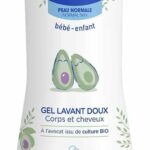 Мустела Измиващ Гел за коса и тяло 750мл Свойства : • Цялостно почиства, като същевременно предпазва кожата на новородените (1), бебетата и децата, както и деликатната кожа на главичката. • Успокоява кожата и компенсира изсушаващите ефекти от твърдата вода. • Формула, която не дразни очите. Гарантирана безопасност от деня на раждането : Teстван под дерматологичен и педиатричен контрол. Висока кожна и очна поносимост. (1) Включително новородени, изписани след интензивни грижи. ДОКАЗАНА ЕФЕКТИВНОСТ МУСТЕЛА НЕЖЕН ИЗМИВАЩ ГЕЛ ЗА КОСА И ТЯЛО: • Нежно почиства кожата и косата: 100% потвърждават (2). • Eфективни омекотяващи и успокояващи свойства: 98% потвърждават (2). (2) Клинично проучване, проведено под дерматологичен и педиатричен контрол на 59 бебета, в това число бебета под 3 месеца, период на проучване над 3 седмици по метод на самооценка. Инструкции за употреба: Сипете в ръцете си Нежен почистващ гел, образувайте пяна за почистването на косата и тялото на бебето или детето. Изплакнете. ПРИЯТЕН ЗА УПОТРЕБА Мустела Измиващ Гел • Оставя уникален аромат върху кожата. • Предлага се в голяма опаковка и в бутилка с дозираща помпа! Съставки и натуралност: • Avocado Perseose (Захари от авокадо), патентована натурална съставка: предпазва кожната бариера, омекотява и съхранява богатия клетъчен ресурс на кожата • Витамин B5: успокоява • Mеки сърфактанти: нежно почистват, като предпазват кожата от изсушаване Биоразградима формула (3). 90% съставки с натурален произход*