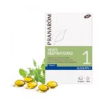 Pranarom OLEOCAPS 1 – Нос и Гърло Мощен и натурален продукт, предназначен за да подпомогне здравето на дихателната система. Pranarom OLEOCAPS 1 – Нос и Гърло облекчава различни репираторни проблеми. Тези капсули се базират на вискокачествени етерични масла, характеризиращи се с бързо и ефикасно справяне при настинка, грип, синузит и други проблеми свързани с носа и гърлото. Състав на Pranarom OLEOCAPS 1 – Нос и Гърло Етерично масло от евкалипт: Известен със своите силни антибактериални и противовъзпалителни свойства, помагат за отпушване на носа, намаляване на възпаленията. Етерично масло от равенсара: Равенсарата е мощен природен антисептик, който подпомага имунната система и осигурява защита срещу вирусни и бактериални инфекции.  Етерично масло от лимон: Лимонът има освежаващи и имуностимулиращи свойства, които допринасят за по-доброто функциониране на дихателната система и повишават естествените защитни сили на организма. Етерично масло от мащерка: Мащерката има силно антимикробно действие и благоприятно въздействие върху гърлото, като подпомага облекчаването на раздразнения и възпаления. Предимства на Pranarom OLEOCAPS 1 – Нос - Гърло Естествено облекчение при настинки и грип Поддържа здравето на дихателната система Укрепва имунната система Натурален състав Съвети за употреба 1 капсула преди хранене, 3 пъти дневно в продължение на 7 последователни дни За профилактика: 2 капсули на ден, колкото дълго е необходимо Pranarom  води началото си от 1991 година. Идеята за създаването на компанията е на един от най-признатите в световен мащаб фармацевти и ароматолози - Доминик Баду. Pranarom е утвърдена марка, която има дългогодишен опит в арома и фитотерапията. Компанията е създадена в Белгия. Отличително за нея е научно обоснования подход към аромотерапията. Pranarom съчетават традиционните знания с модерни и научни изследвания. Pranarom OLEOCAPS 1 – Нос и Гърло Основен Фокус на Pranarom е поддържане на здравето и баланса на организма чрез предоставените от тях натурални и ефективни продукти. Те са с гарантирана безопасност и висока ефективност, дължаща се на стриктния контрол на качеството в производствения процес. Pranarom OLEOCAPS 1 – Нос и Гърло Pranarom предлагат разнообразна гама от продукти част от които са чисти етерични масла и готови смеси. Те са силно подходящи за дифузия, локално приложение или приемане във вид на капсули. Продуктите на Pranarom помагат за подобряване на имунитета, облекчаване на стреса и участие в грижата на съня и кожата. Pranarom OLEOCAPS 1 – Нос и Гърло Погрижете се за вашето здраве от рано и разгледайте разнообразната гама продукти на Pranarom в нашия онлайн магазин aptekata.online