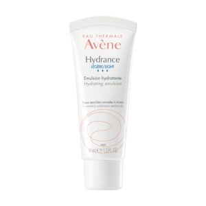 Avene Лека хидратираща емулсия Hydrance Avene Лека хидратираща емулсия Hydrance LEGERE Лека хидратираща емулсия пресъздава естествените водни резервоари, концентрирани в успокояваща термална вода Avène, за да осигури на кожата мекота и хидратация в продължение на 24 часа. Подходяща за нормална към комбинирана дехидратирана и чувствителна кожа, Hydrance LEGERE Лека хидратираща емулсия с нелепкава, лека текстура оставя кожата еластична и свежа през целия ден. Предлага се и във вариант с UV защита SPF 30 или като вариант с BB хидратирана тонирана емулсия с UV защита SPF 30. Без предпазни мерки при употреба. Без предпазни мерки при употреба. Сложете малко количество Hydrance на върховете на пръстите, с потупване нанесете върху лицето и шията. Няма специални условия за съхранение За Avene Avene – експерт в дермо-козметиката, позната с уникалната си формула на базата на термална вода от извора в Сетриѐр (Франция). С над 25-годишен опит в дерматологията и фармацевтичната наука, Avene разработва продукти, насочени към чувствителна, атопична и реактивна кожа, които обединяват спокойствието на природата с най-строгите европейски стандарти за безопасност и ефикасност. Avene Лека хидратираща емулсия Ключовата сила на Avene е в многопластовите изпитания и контрол на качеството. Всяка формула преминава през: Предклинични in vitro и in vivo изследвания, извършени под дерматологичен офталмологичен контрол, които гарантират липса на дразнене, алергии и фотосенсибилизация; Клинични проучвания с участието на 300–1000 доброволци (общо над 8000 годишно), включително бебета и деца за специализирани линии (Pédiatril, Cicalfate, XeraCalm A.D и SPF50+ лосион за деца); Козметовигилизанс – денонощен мониторинг на всички пуснати на пазара продукти чрез независима мрежа от експерти, която събира и анализира потенциални нежелани ефекти и предлага подобрения. Avene Лека хидратираща емулсия В разработката на новите формули Avene залага на фармацевтична строгост: средно 3-годишен изследователски цикъл (до 10 години при специални активни съставки), строги тестове за стабилност съвместимост на опаковката  бактериологичен контрол Всички суровини се оценяват подробно по физико-химични и токсикологични параметри, а употребата на алтернативни мето­ди замества животински опити в лабораторията за „култивиране на кожа“, създадена преди 20 години. Avene Лека хидратираща емулсия Изборът на Avene е гаранция за: Надеждност и безопасност според Регламент (ЕО) 1223/2009 и фармацевтични стандарти; Ефективна грижа за хидратация, успокояване и защита на кожата; Устойчивост и социална отговорност – еко­дизайн на опаковките, отговорно снабдяване, 100 % възобновяема енергия и партньорства за опазване на океаните и местните общности. Avene Лека хидратираща емулсия С Avene получавате научно доказана грижа, родена от дълбокото доверие в термалната вода и безкомпромисната ангажираност към вашето здраве и природата. Avene Лека хидратираща емулсия