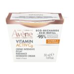 Avene Интензивен озаряващ крем Дерматологичните лаборатории Avène създадоха Avene Интензивен озаряващ крем VITAMIN ACTIV Cg Интензивен озаряващ крем, концентриран в 3 дерматологични активни съставки: [ВИТАМИН Cg*] 1,8%: известен със своята антиоксидантна ефективност, еквивалентна на 20% витамин С**. [НИАЦИНАМИД] 3%: регенерира кожата в дългосрочен план и намалява появата на тъмни петна. [ХИАЛУРОНОВА КИСЕЛИНА]: чиста, от натурален произход, хидратира, изглажда и изпълва кожата. Кадифената му текстура с деликатен аромат успокоява кожата и осигурява добра основа за грим. Клетъчното стареене води до прогресивно намаляване на функционирането на тъканите. На ниво кожа последиците са появата на клинични характеристики като сухота, пигментации, увисване и бръчки. Avene Интензивен озаряващ крем Кожата е изгладена и сияйна още с първото нанасяне¹. След 15 дни: Кожата е изпълнена и регенерирана, а тенът е изравнен¹. След 1 месец: тъмните петна и бръчките са намалени². Този продукт съдържа 93% натурални съставки, без съставки от животински произход, в стъклен буркан с възможност за презареждане. *Аскорбил глюкозид, високостабилна форма на витамин С. **Тест ex vivo на готови продукти. ***Тест в реални условия върху 65 потребители. ****Инструментални измервания на 40 лица, 2 приложения дневно. Без предпазни мерки при употреба. Избягвайте контакт с очите.|Не поглъщайте.|Да се съхранява на място, недостъпно за деца. Нанесете самостоятелно или след серум върху лицето, шията и деколтето. Избягвайте контакт с очите. Да се пази от светлина, топлина и влага. Avene Интензивен озаряващ крем За Avene Avene – експерт в дермо-козметиката, позната с уникалната си формула на базата на термална вода от извора в Сетриѐр (Франция). С над 25-годишен опит в дерматологията и фармацевтичната наука, Avene разработва продукти, насочени към чувствителна, атопична и реактивна кожа, които обединяват спокойствието на природата с най-строгите европейски стандарти за безопасност и ефикасност. Avene Интензивен озаряващ крем Ключовата сила на Avene е в многопластовите изпитания и контрол на качеството. Всяка формула преминава през: Предклинични in vitro и in vivo изследвания, извършени под дерматологичен и офталмологичен контрол, които гарантират липса на дразнене, алергии и фотосенсибилизация; Клинични проучвания с участието на 300–1000 доброволци (общо над 8000 годишно), включително бебета и деца за специализирани линии (Pédiatril, Cicalfate, XeraCalm A.D и SPF50+ лосион за деца); Avene Интензивен озаряващ крем Козметовигилизанс – денонощен мониторинг на всички пуснати на пазара продукти чрез независима мрежа от експерти, която събира и анализира потенциални нежелани ефекти и предлага подобрения. В разработката на новите формули Avene залага на фармацевтична строгост: средно 3-годишен изследователски цикъл (до 10 години при специални активни съставки), строги тестове за стабилност, съвместимост на опаковката бактериологичен контрол Всички суровини се оценяват подробно по физико-химични и токсикологични параметри, а употребата на алтернативни мето­ди замества животински опити в лабораторията за „култивиране на кожа“, създадена преди 20 години. Avene Интензивен озаряващ крем Изборът на Avene е гаранция за: Надеждност и безопасност според Регламент (ЕО) 1223/2009 и фармацевтични стандарти; Ефективна грижа за хидратация, успокояване и защита на кожата; Устойчивост и социална отговорност – еко­дизайн на опаковките, отговорно снабдяване, 100 % възобновяема енергия и партньорства за опазване на океаните и местните общности. С Avene получавате научно доказана грижа, родена от дълбокото доверие в термалната вода и безкомпромисната ангажираност към вашето здраве и природата. Avene Интензивен озаряващ крем Защо да изберете Аптеката Oнлайн? В Аптеката Онлайн може да се насладите на богата гама от медикаменти, хранителни добавки и други здравни продукти. Включително можете да намерите разнообразие от продукти за профилактика и лечение на сезонни заболявания като грип и настинки. Нашата аптека се стреми да предложи на клиентите не само достъпни цени, но и качествени продукти, които да помогнат за укрепване на имунитета и здравето като цяло. Лоялна Програма Освен това, в Аптеката Онлайн предлагаме и специална лоялна програма. Тя важи за всички продукти дори и намалените. Чрез нея събирате точки при всяка покупка. Тези точки можете да използвате за намаления при следващи покупки, условията може да разгледате в страницата ни за лоялна програма. Трупате точки само, ако сте вписани в своя профил. Допълнителни предимства С пазаруването в Аптеката Онлайн получавате допълнителни предимства като безплатна доставка при определени поръчки и възможността да пазарувате по всяко време на денонощието, без да се съобразявате с работно време. Това ви осигурява максимално удобство и бърз достъп до продуктите, от които се нуждаете. Ние сме до теб! Ние разбираме важността на качествената грижа за здравето и затова нашите продукти са внимателно подбрани