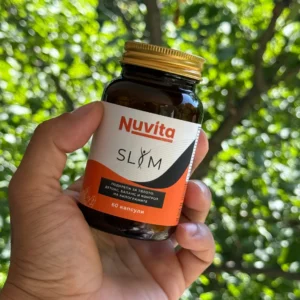 nuvita slim – буркан с 60 капсули, държан в ръка на открито; добавка за контрол на апетита, метаболизъм и баланс.